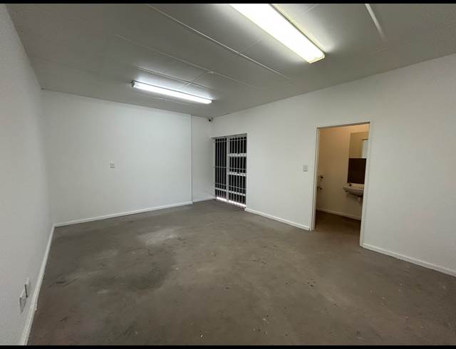 925M² WAREHOUSE TO LET IN PAROW INDUSTRIAL