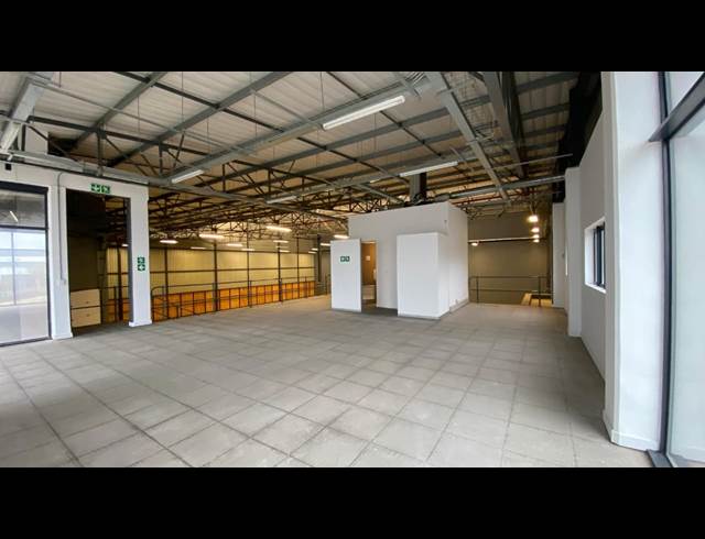 1,100M² WAREHOUSE TO LET IN LOUWLARDIA