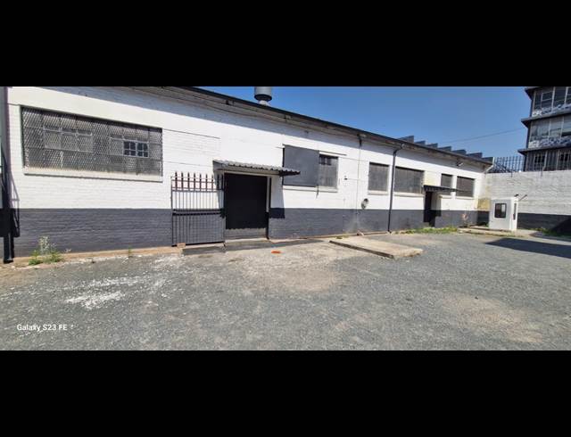 1,000M² WAREHOUSE TO LET IN NEW DOORNFONTEIN