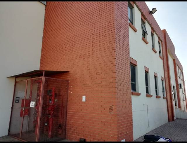 2,850M² WAREHOUSE TO LET IN POMONA