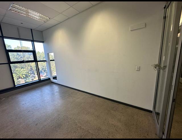 1,000M² OFFICE TO LET IN WOODSTOCK