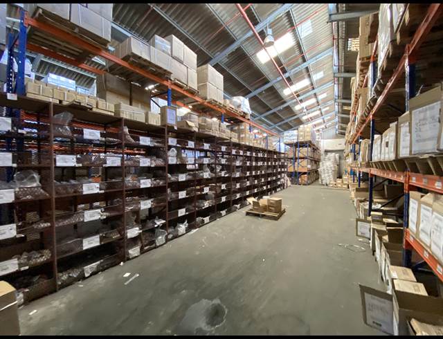 1,644M² WAREHOUSE TO LET IN EPPING INDUSTRIAL