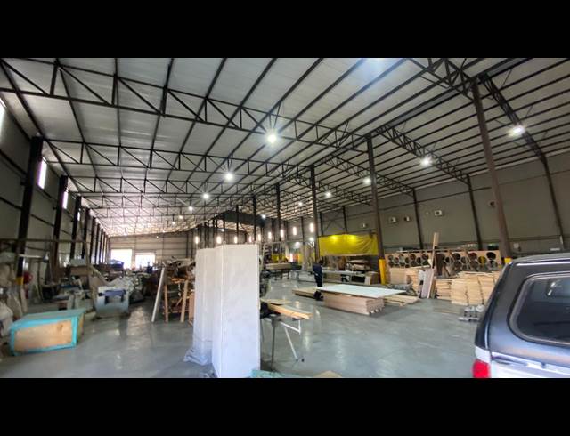 3,858M² WAREHOUSE TO LET IN KNOPJESLAAGTE