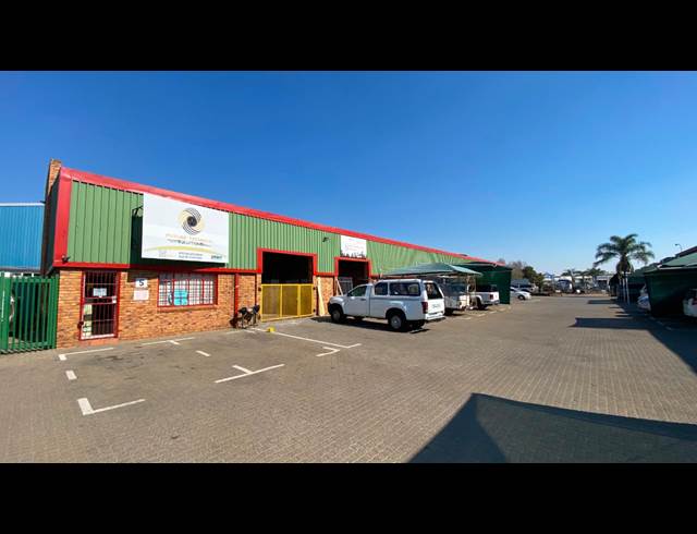 240M² WAREHOUSE TO LET IN HENNOPSPARK INDUSTRIAL