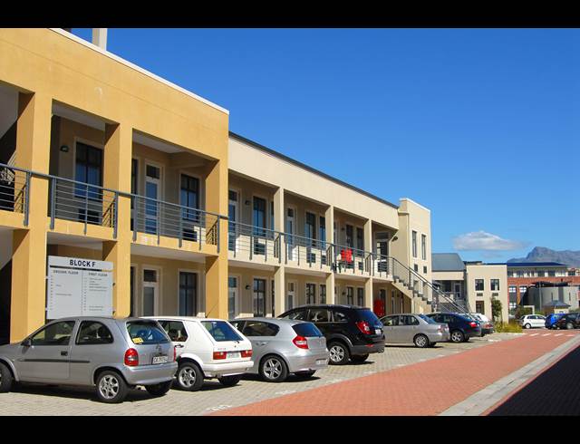 52M² OFFICE TO LET IN CENTURY CITY