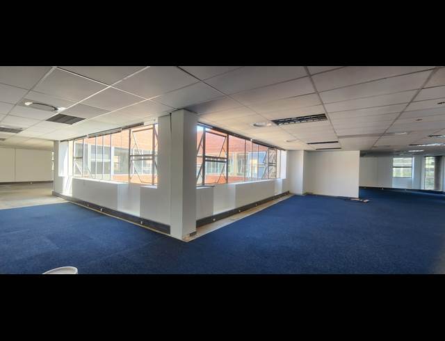 1,018M² OFFICE TO LET IN PARKTOWN