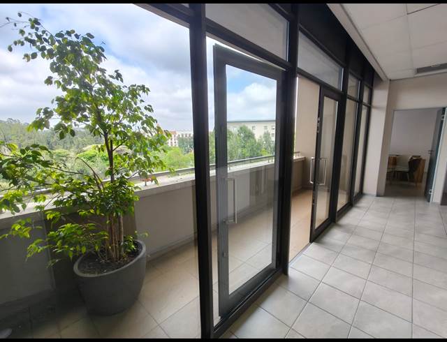115M² OFFICE TO LET IN FOURWAYS