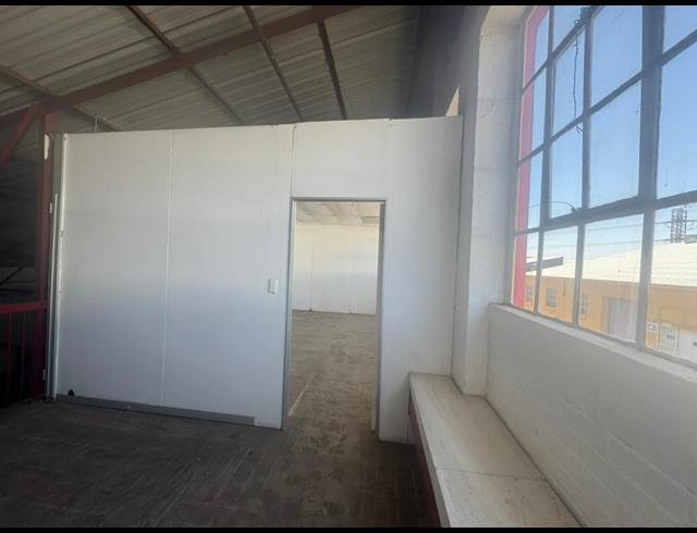150M² WAREHOUSE TO LET IN STEELEDALE