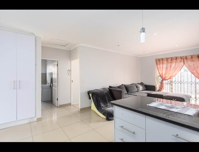 2 BEDROOM HOUSE TO LET IN PARKLANDS EAST