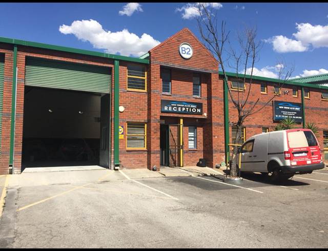 270M² WAREHOUSE TO LET IN STRIJDOMPARK