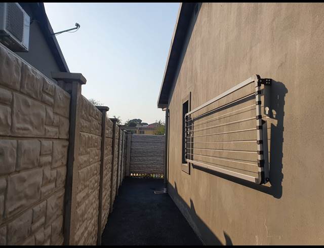 2 bed property to rent in WHETSTONE