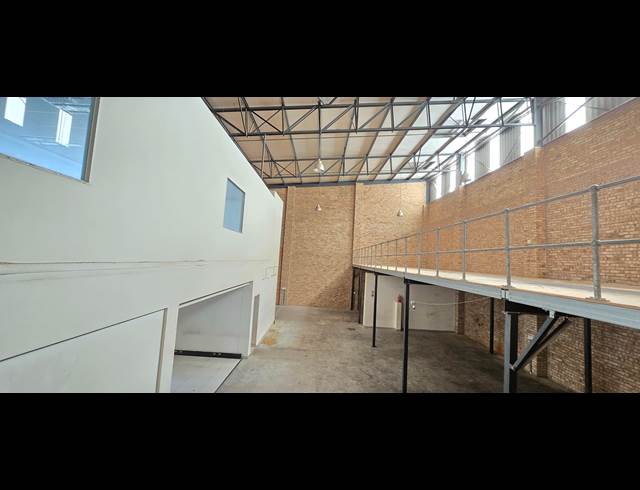 531M² SHOWROOM TO LET IN NORTH RIDING