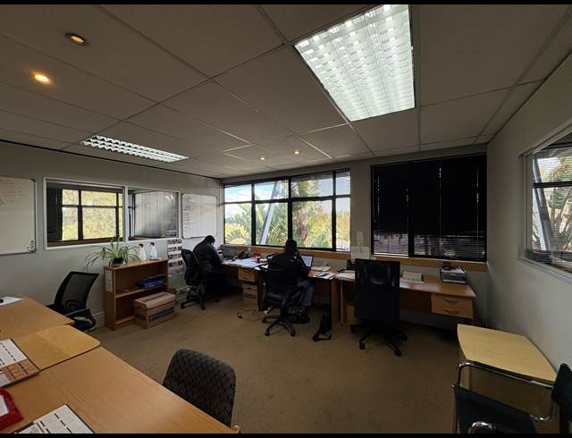193M² OFFICE TO LET IN PAROW NORTH