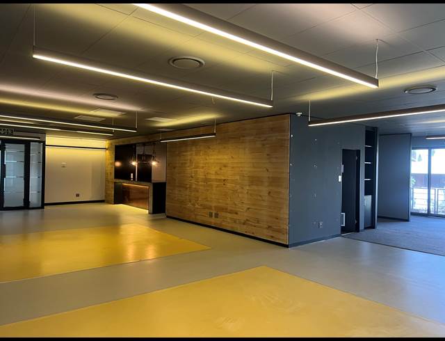 345M² OFFICE TO LET IN HYDE PARK