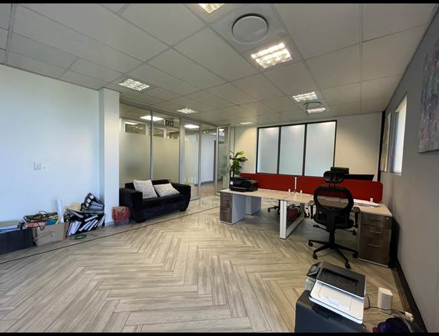 96M² OFFICE TO LET IN BRYANSTON