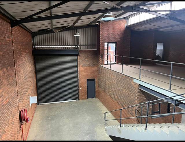378M² WAREHOUSE TO LET IN THETA