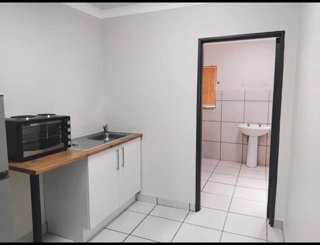1 BEDROOM PROPERTY TO RENT IN DIE BULT