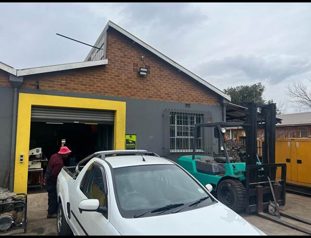 130M² WAREHOUSE TO LET IN APEX