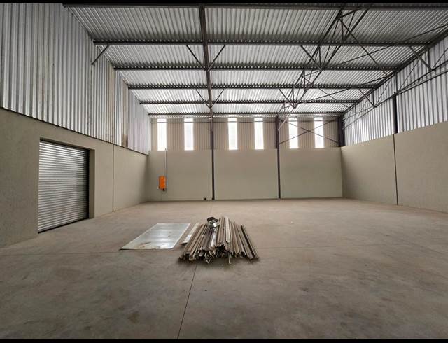 350M² WAREHOUSE TO LET IN CLEVELAND