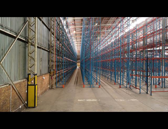 19,294M² WAREHOUSE TO LET IN JET PARK