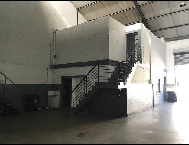 326M² WAREHOUSE TO LET IN AIRPORT INDUSTRIA