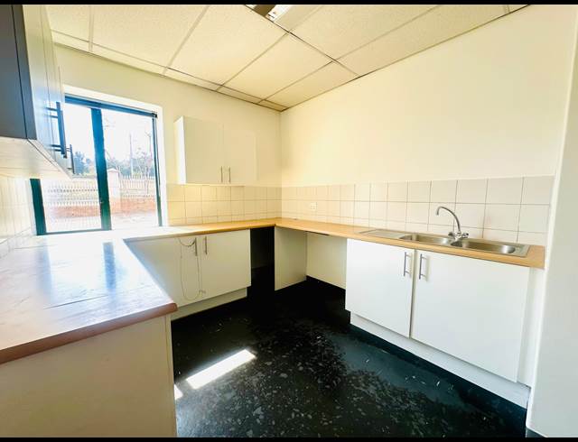359.73M² OFFICE TO LET IN WOODMEAD
