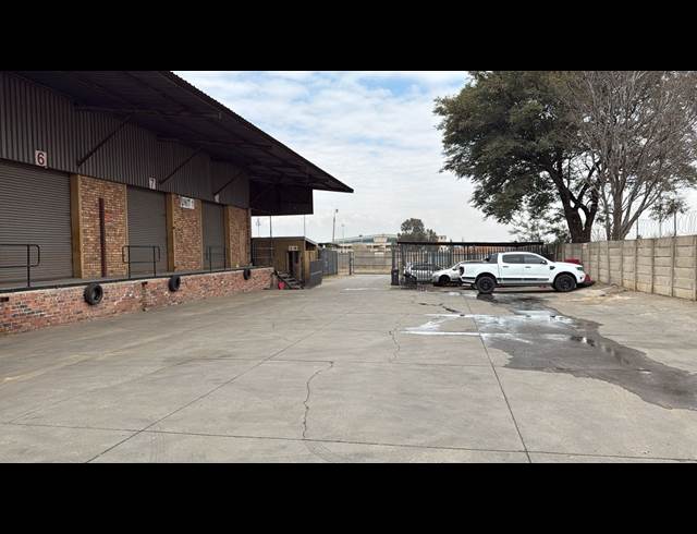 2,698M² WAREHOUSE TO LET IN ANDERBOLT