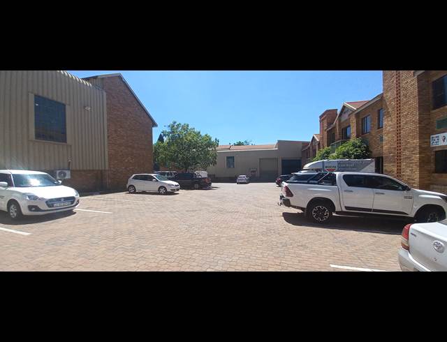 282M² WAREHOUSE TO LET IN OLIVEDALE