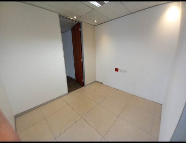 370M² OFFICE TO LET IN BRYANSTON