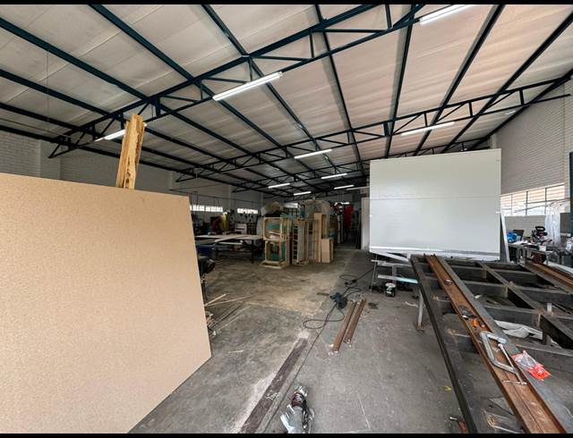 500M² WAREHOUSE TO LET IN STORMILL