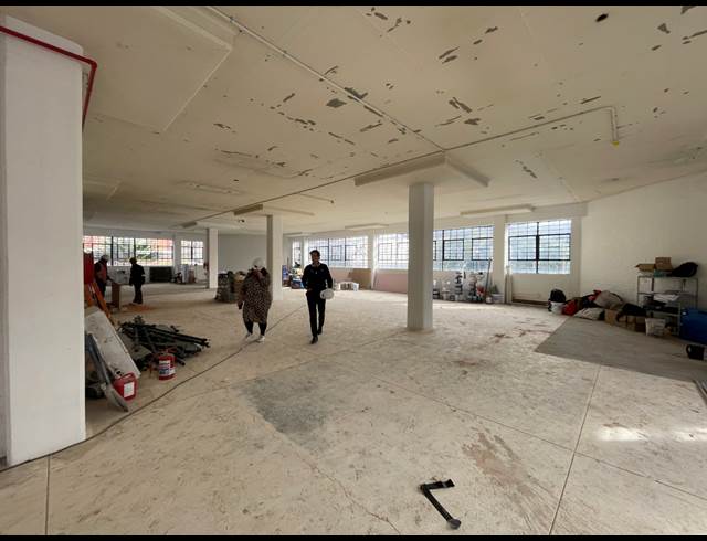 1,600M² OFFICE TO LET IN GARDENS