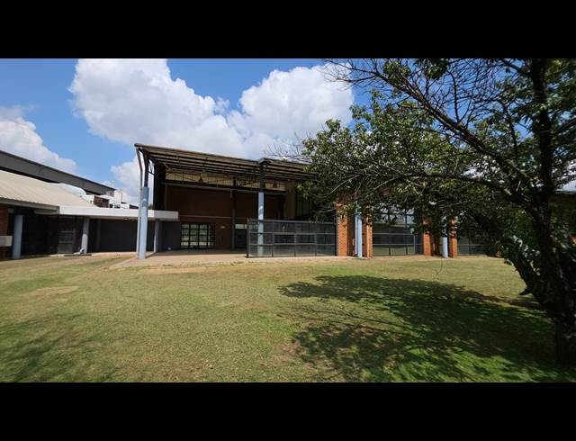 2,400M² WAREHOUSE TO LET IN ROSSLYN