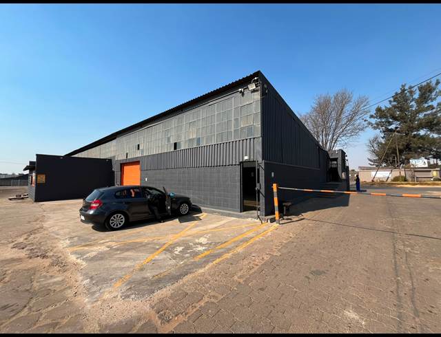 200M² WORKSHOP TO LET IN VULCANIA