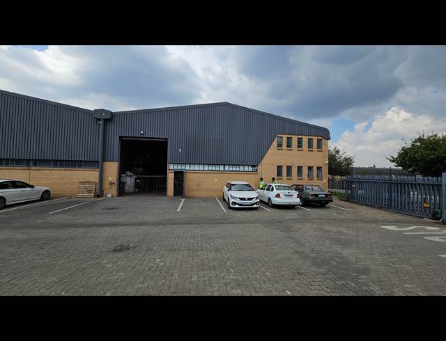 1,146M² WAREHOUSE TO LET IN JET PARK