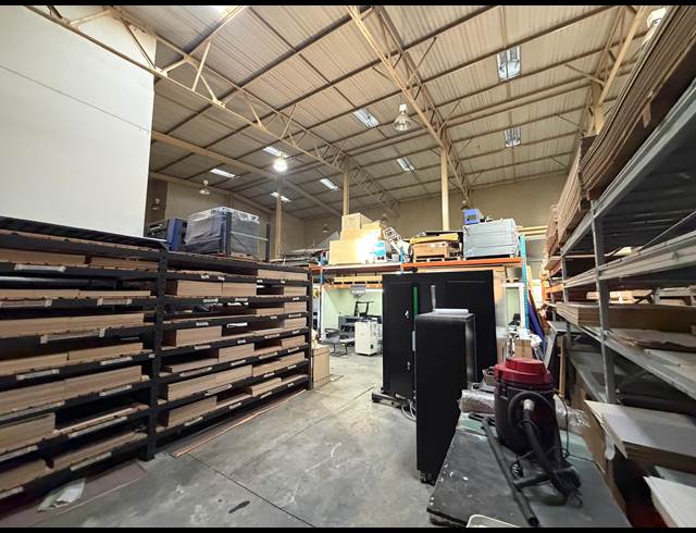 1,894M² WAREHOUSE TO LET IN KYALAMI