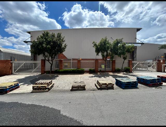 1,300M² WAREHOUSE TO LET IN TUNNEY