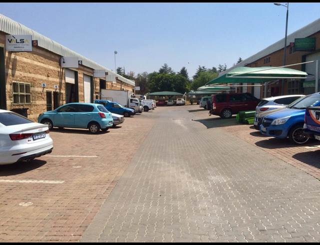 190M² WAREHOUSE TO LET IN LASER PARK