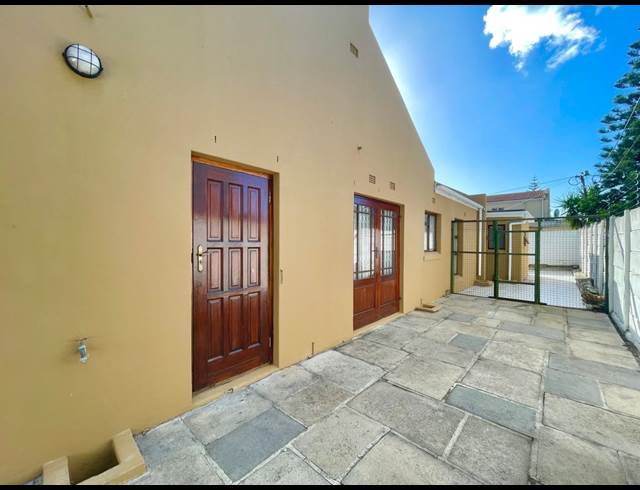 3 bed property to rent in RONDEBOSCH EAST