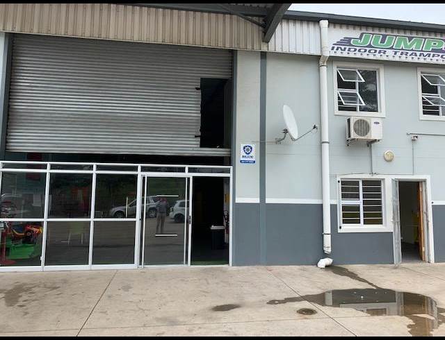 1,069M² WAREHOUSE TO LET IN BRIARDENE