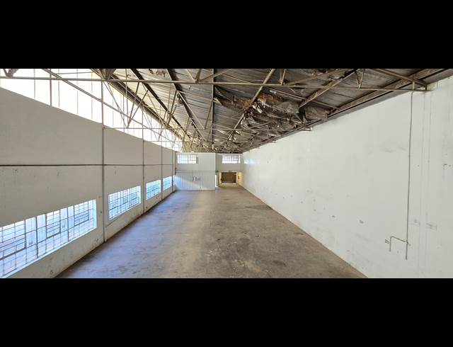 690M² WAREHOUSE TO LET IN STORMILL