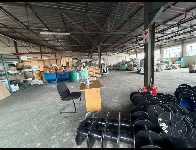 1,400M² BUILDING TO LET IN CROESUS