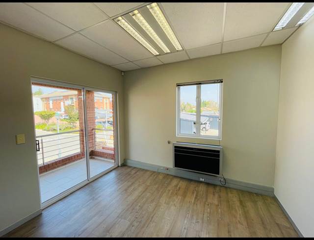 365M² OFFICE TO LET IN FOURWAYS