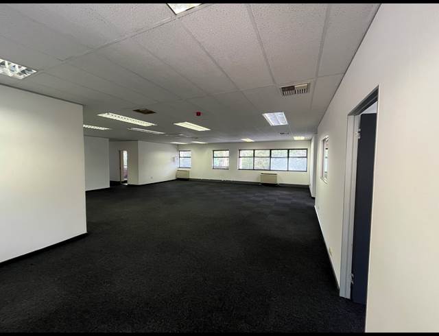 360.20M² OFFICE TO LET IN BRYANSTON