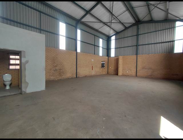 273M² WAREHOUSE TO LET IN CLAYVILLE