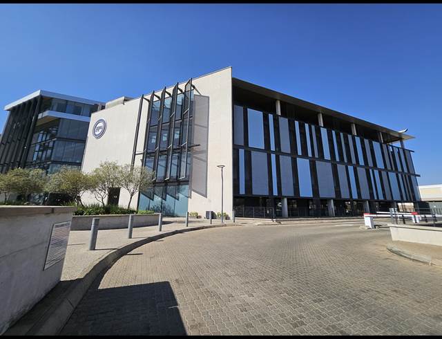704M² OFFICE TO LET IN DIE HOEWES