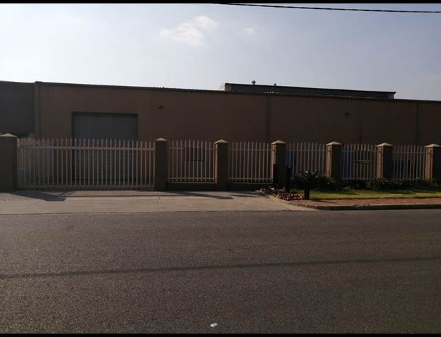 1,750M² WAREHOUSE RENTED IN ROBERTSHAM