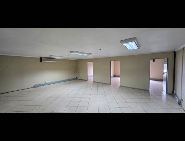 410M² WAREHOUSE TO LET IN STORMILL