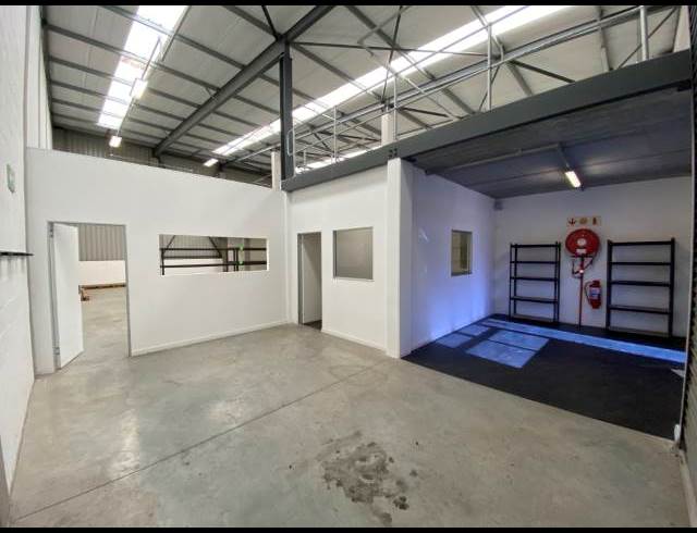 467M² WAREHOUSE TO LET IN STIKLAND INDUSTRIAL