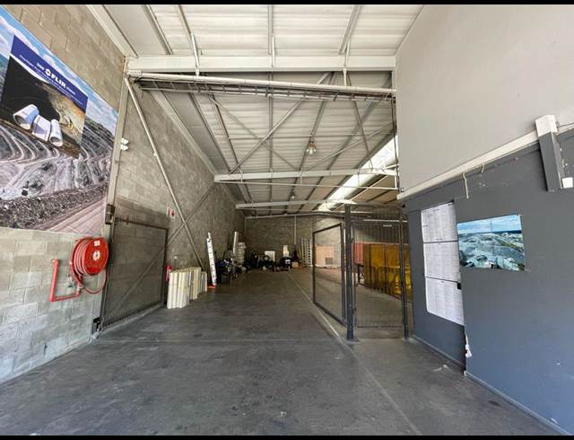 620M² WAREHOUSE TO LET IN LASER PARK