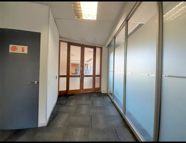 690M² OFFICE TO LET IN DIE HOEWES